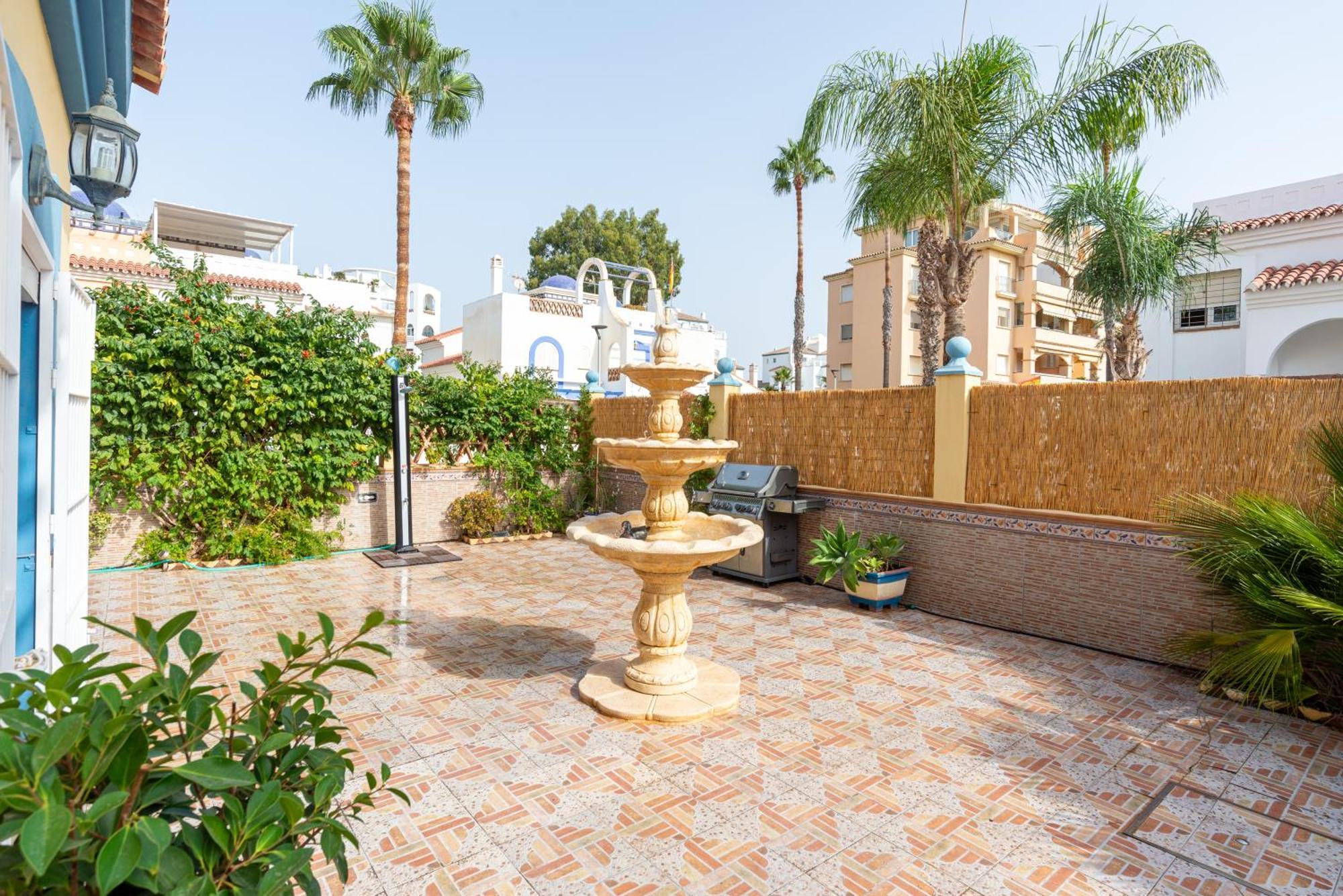 Villa Valentina - Renovated On Los Alamos Beach Torremolinos Eksteriør billede