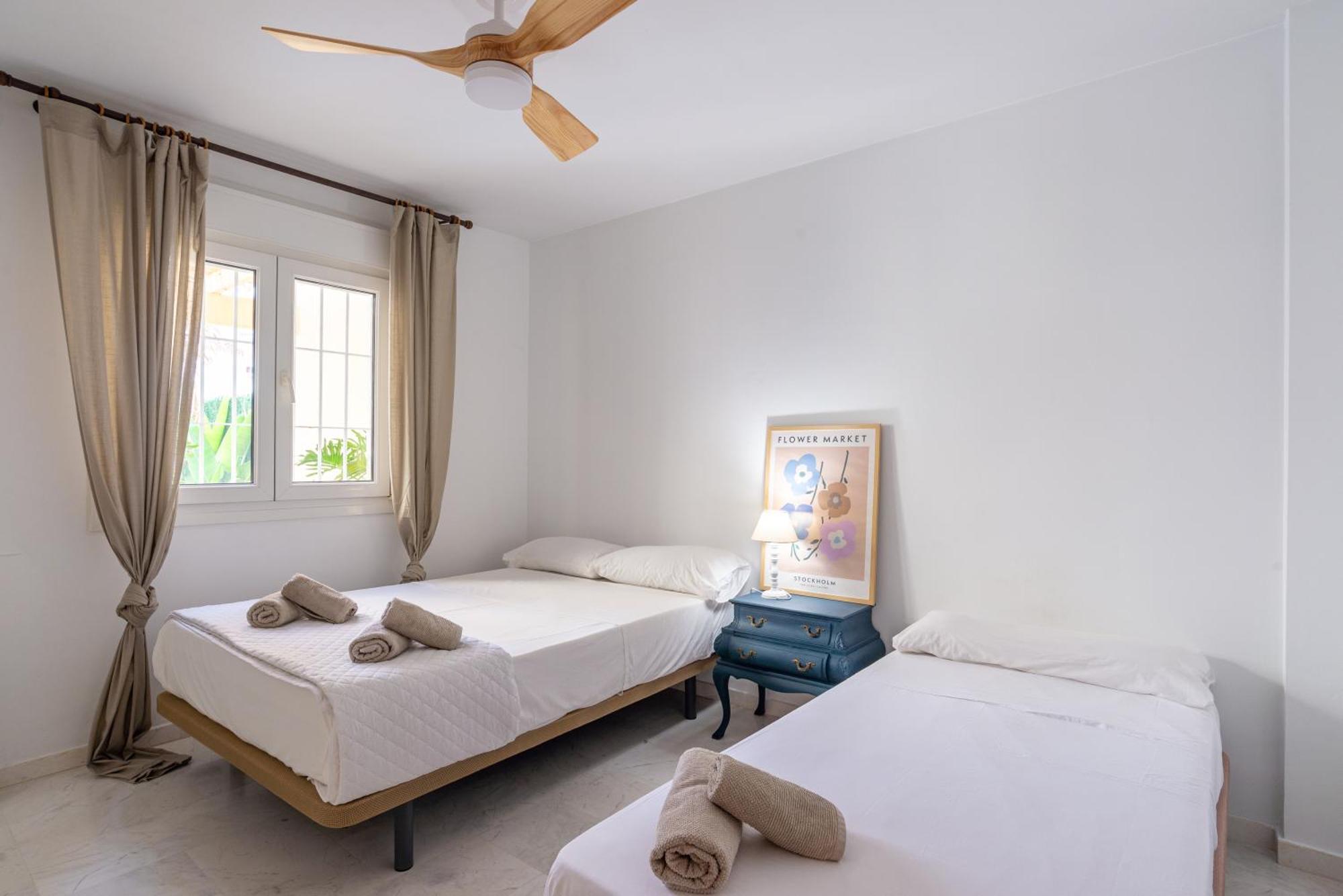 Villa Valentina - Renovated On Los Alamos Beach Torremolinos Eksteriør billede