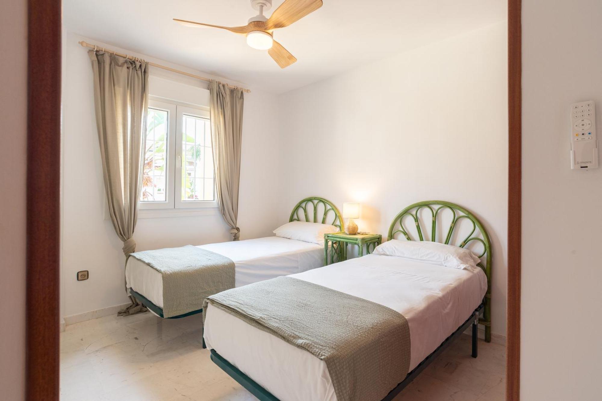Villa Valentina - Renovated On Los Alamos Beach Torremolinos Eksteriør billede