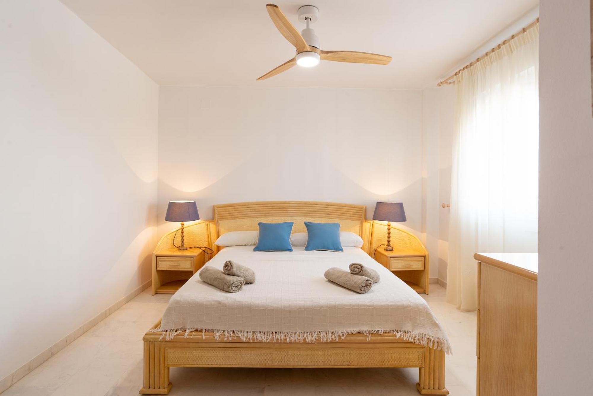 Villa Valentina - Renovated On Los Alamos Beach Torremolinos Eksteriør billede